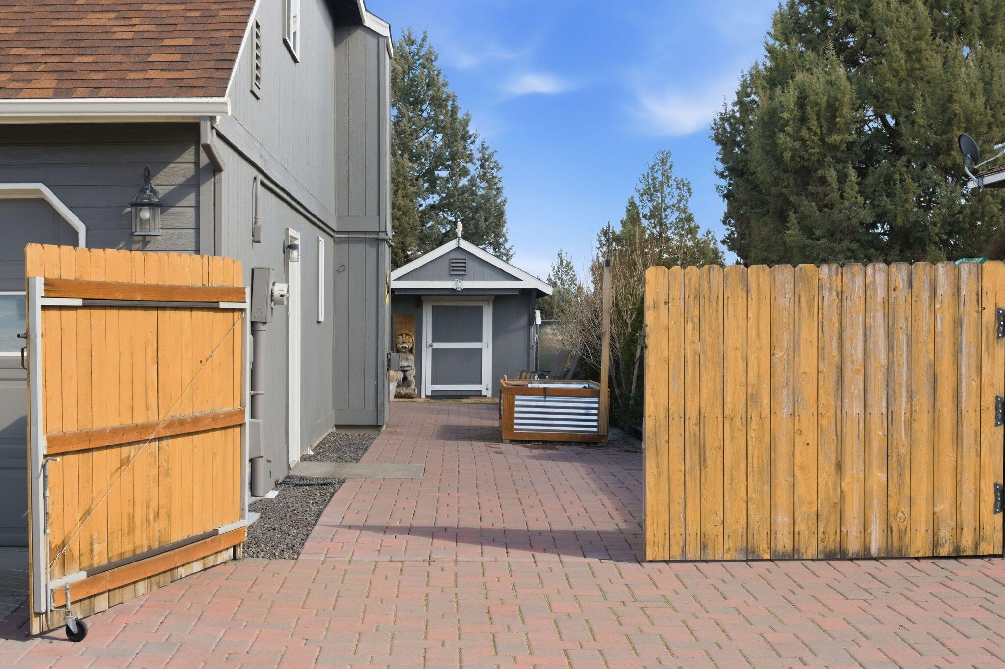 1152 NE Locksley Drive