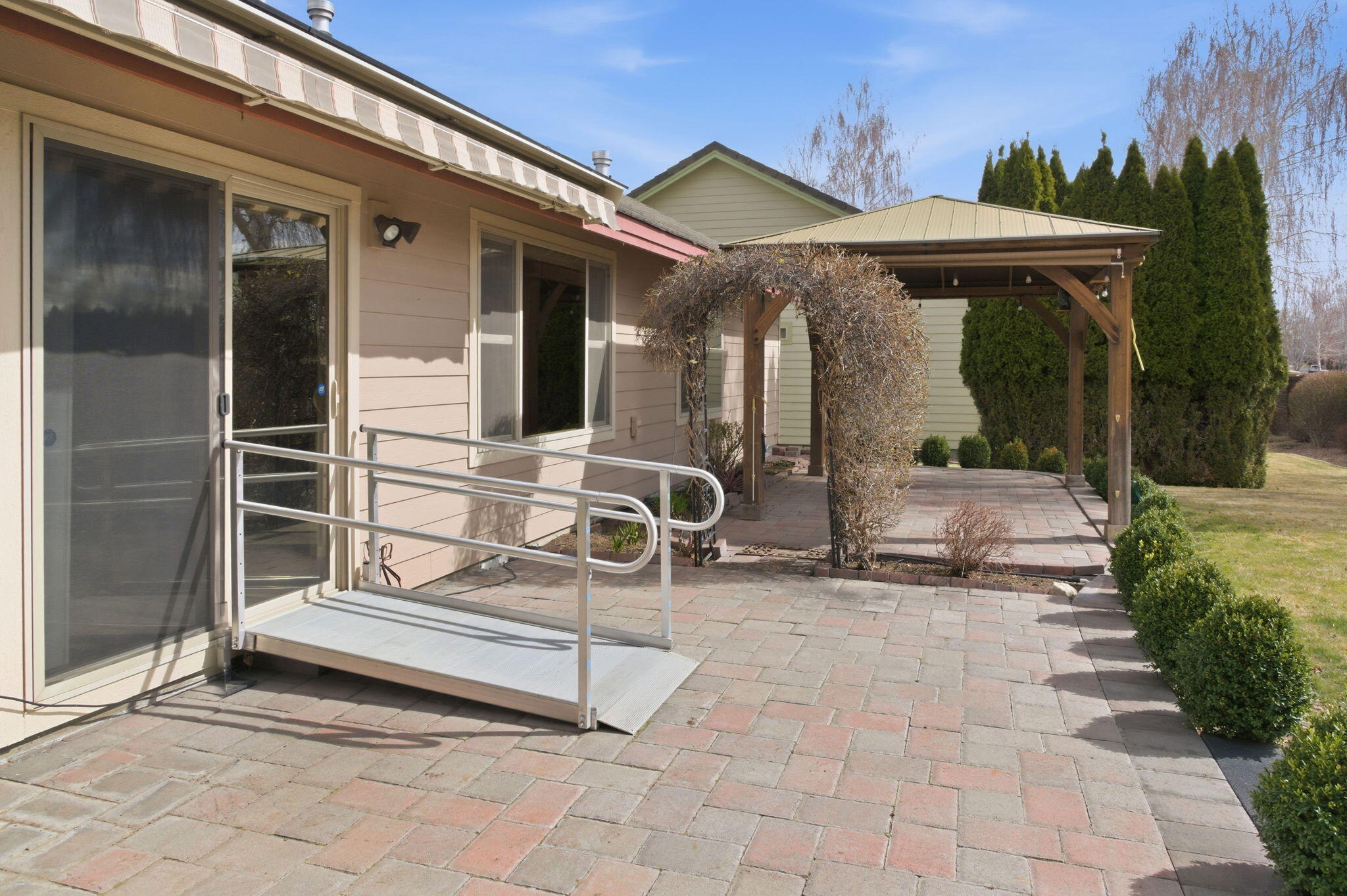 1736 NW Nickernut Place