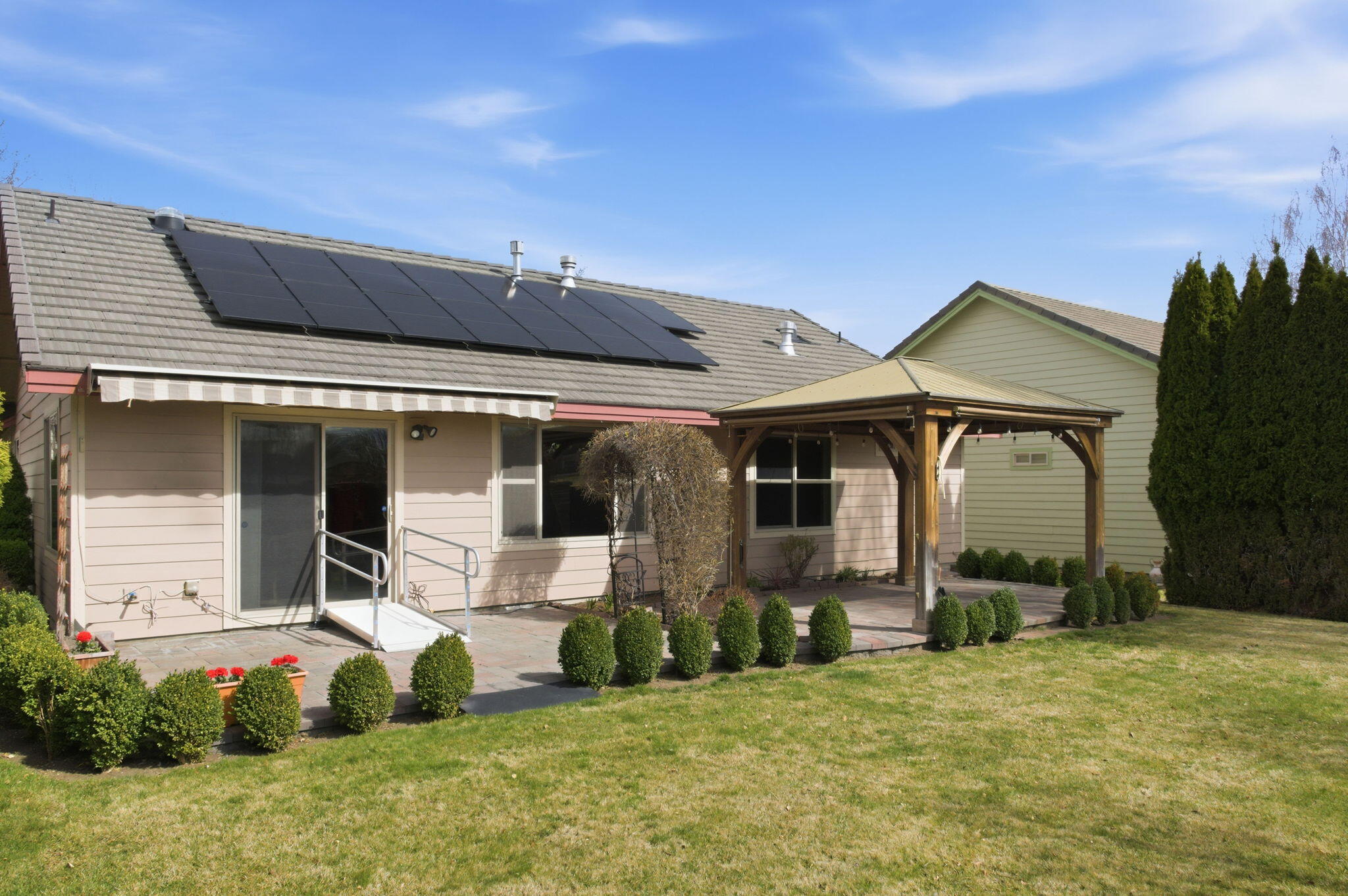 1736 NW Nickernut Place