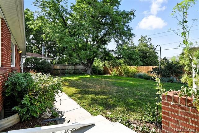 5503 E Utah Place