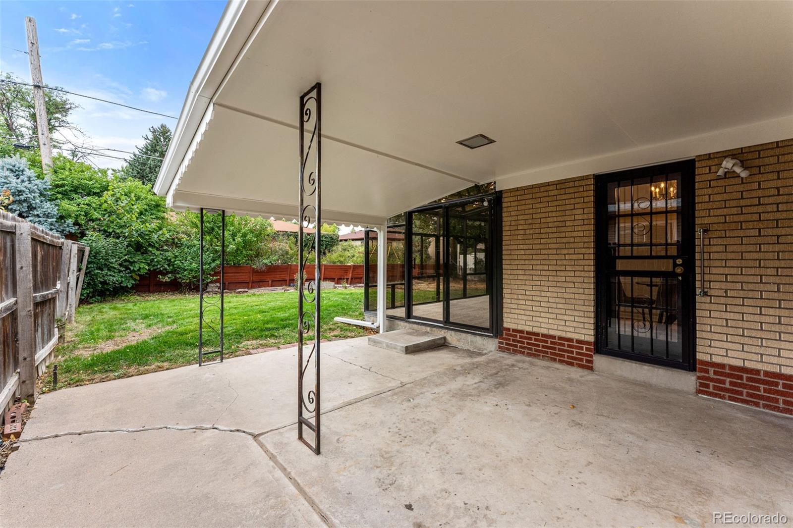 5322 E Colorado Avenue