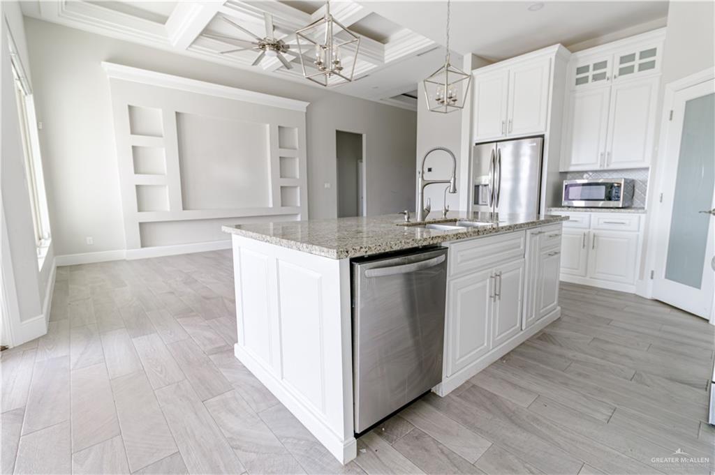 901 W Cheyenne Avenue