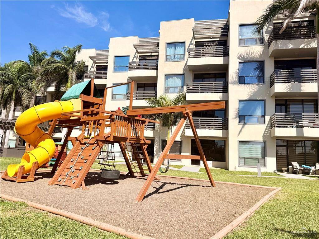 813 Travis Street # 207