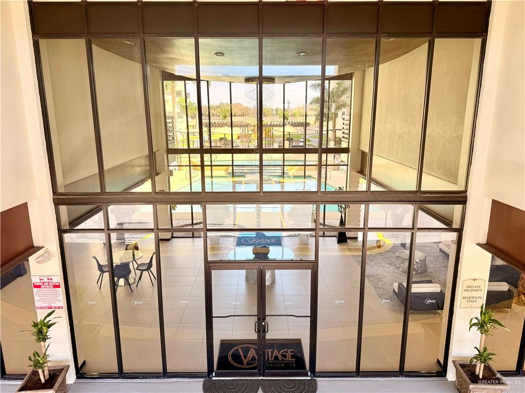 813 Travis Street # 207