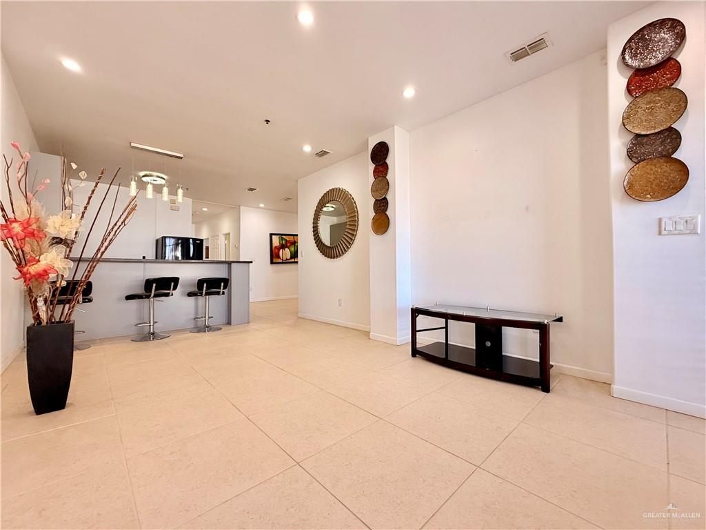 813 Travis Street # 207