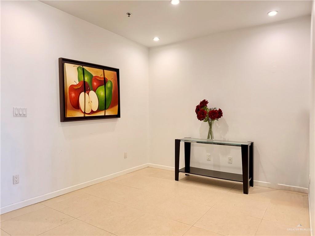 813 Travis Street # 207