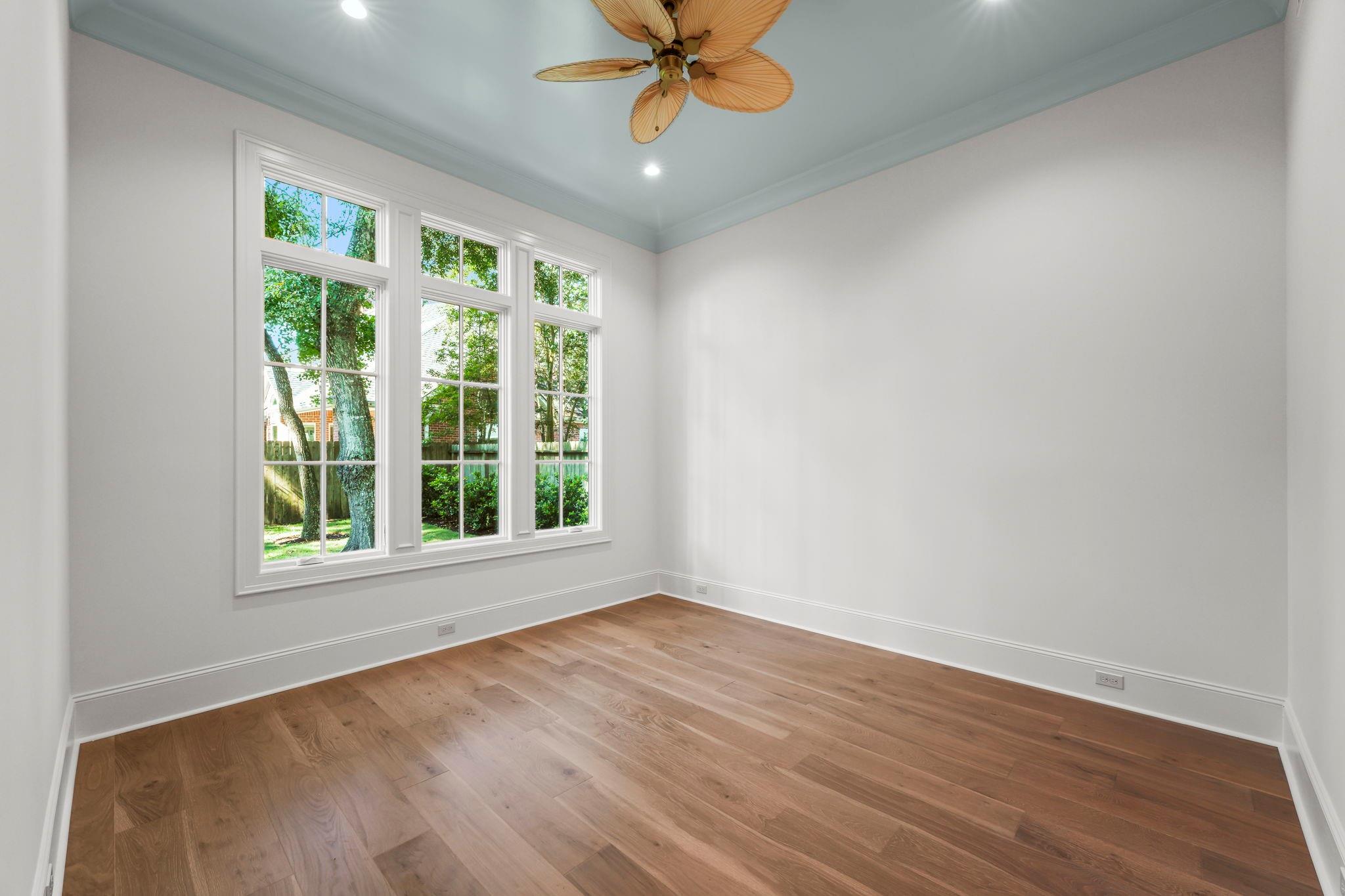 5 Hollymead Drive