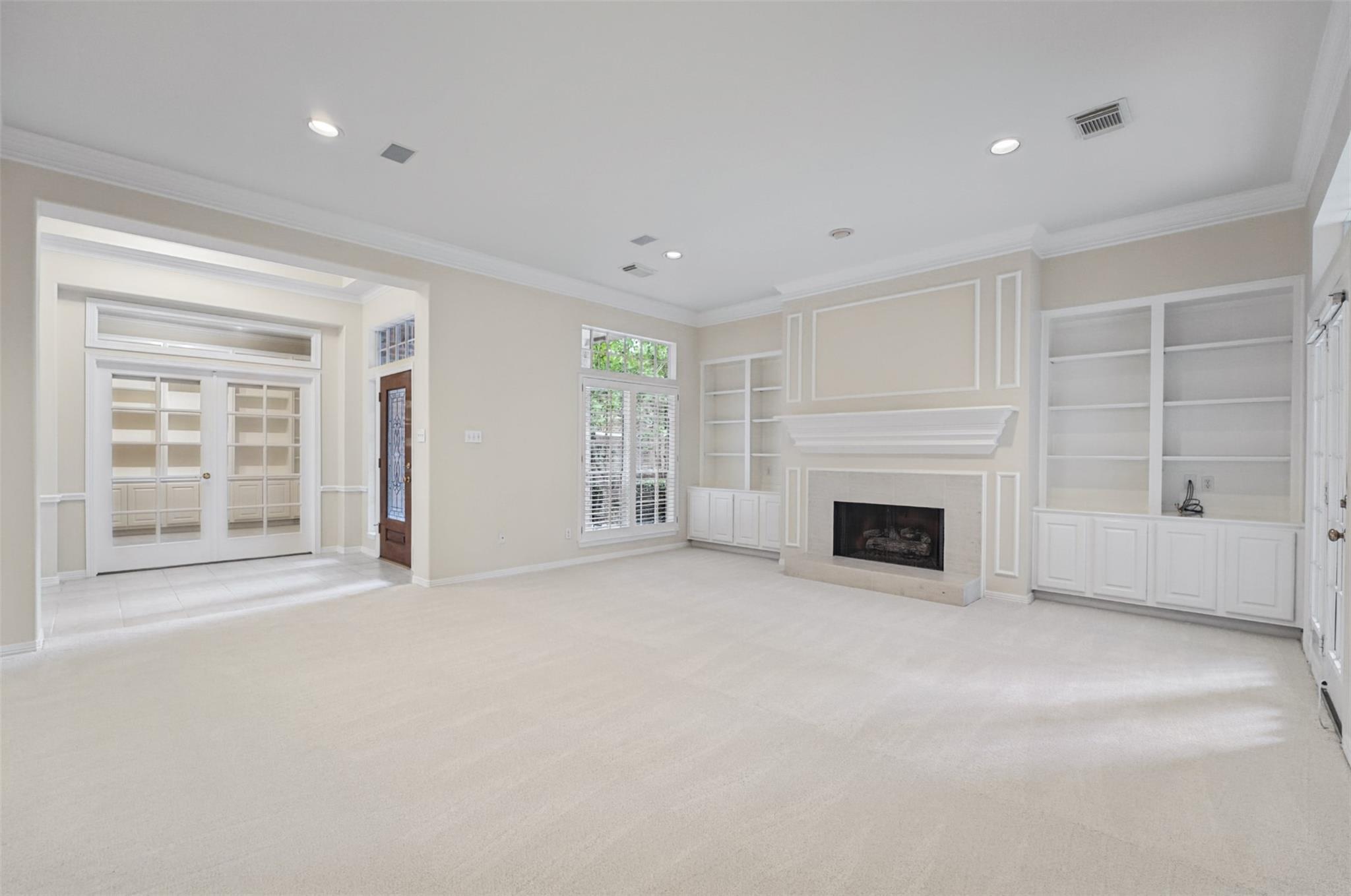 30 N Castlegreen Circle