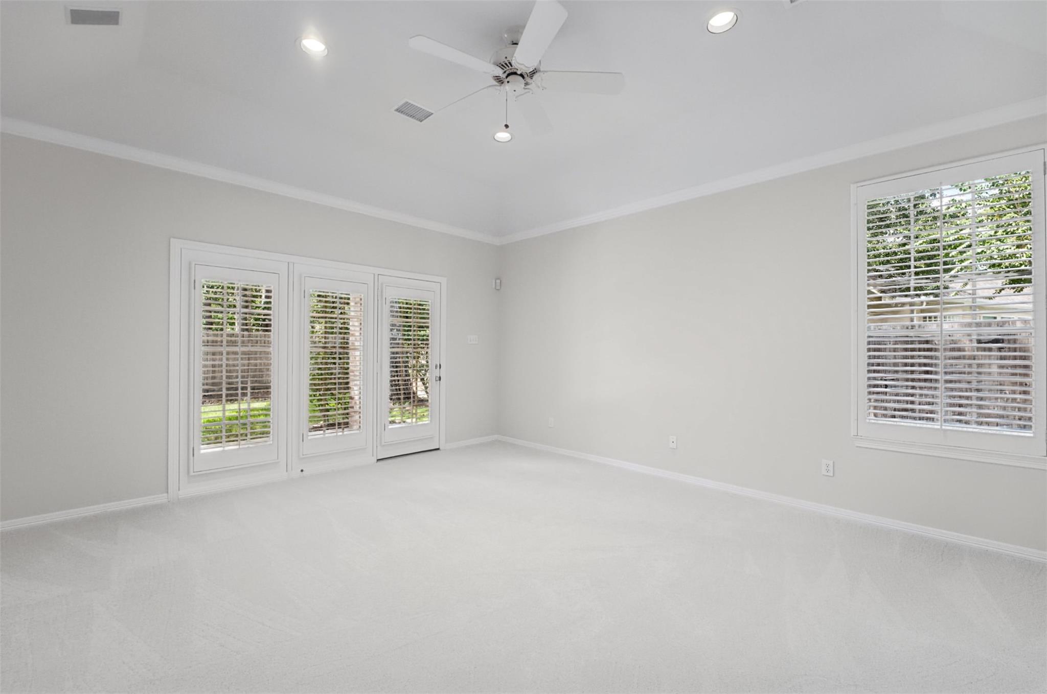 30 N Castlegreen Circle
