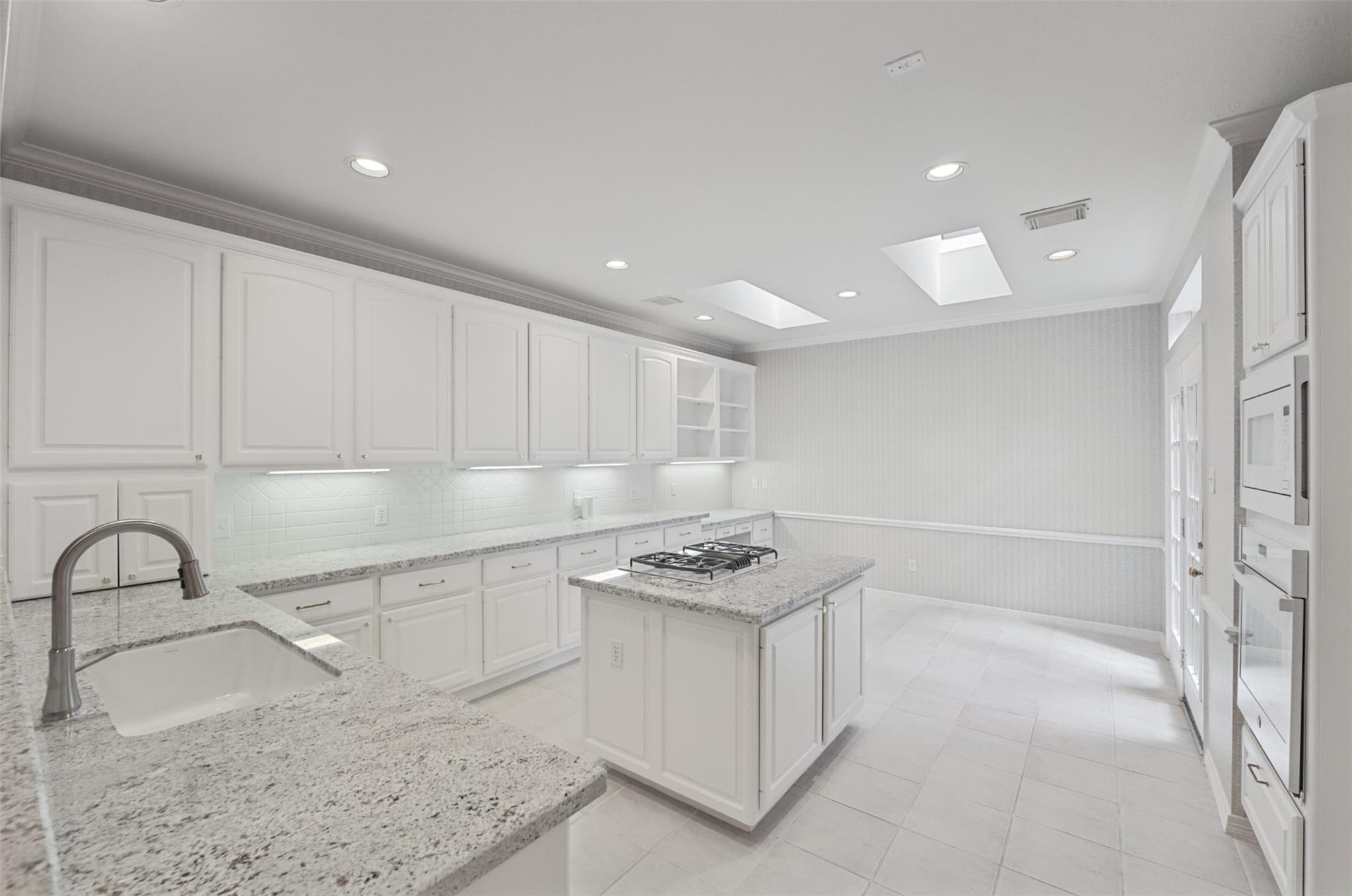 30 N Castlegreen Circle