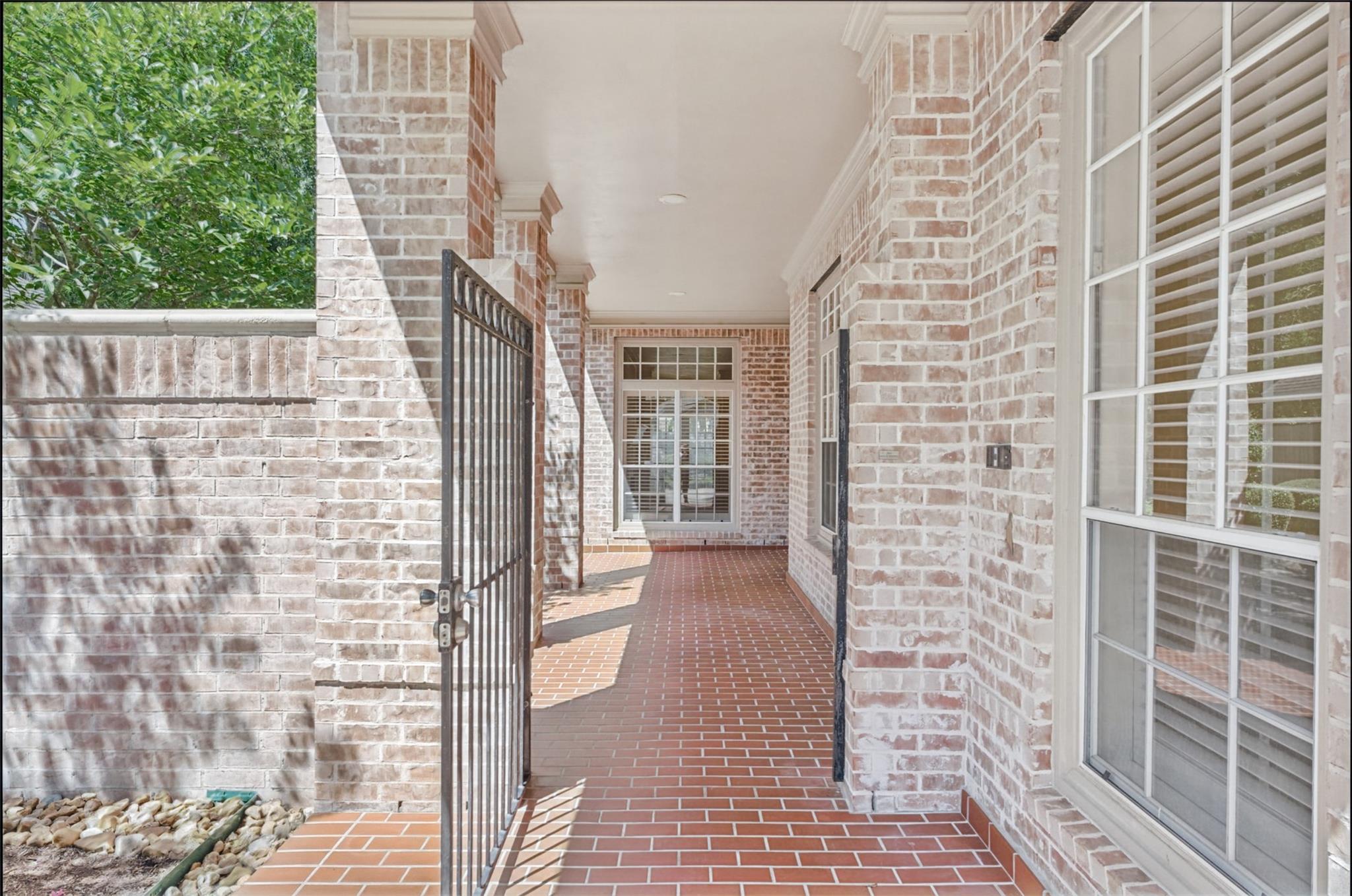 30 N Castlegreen Circle