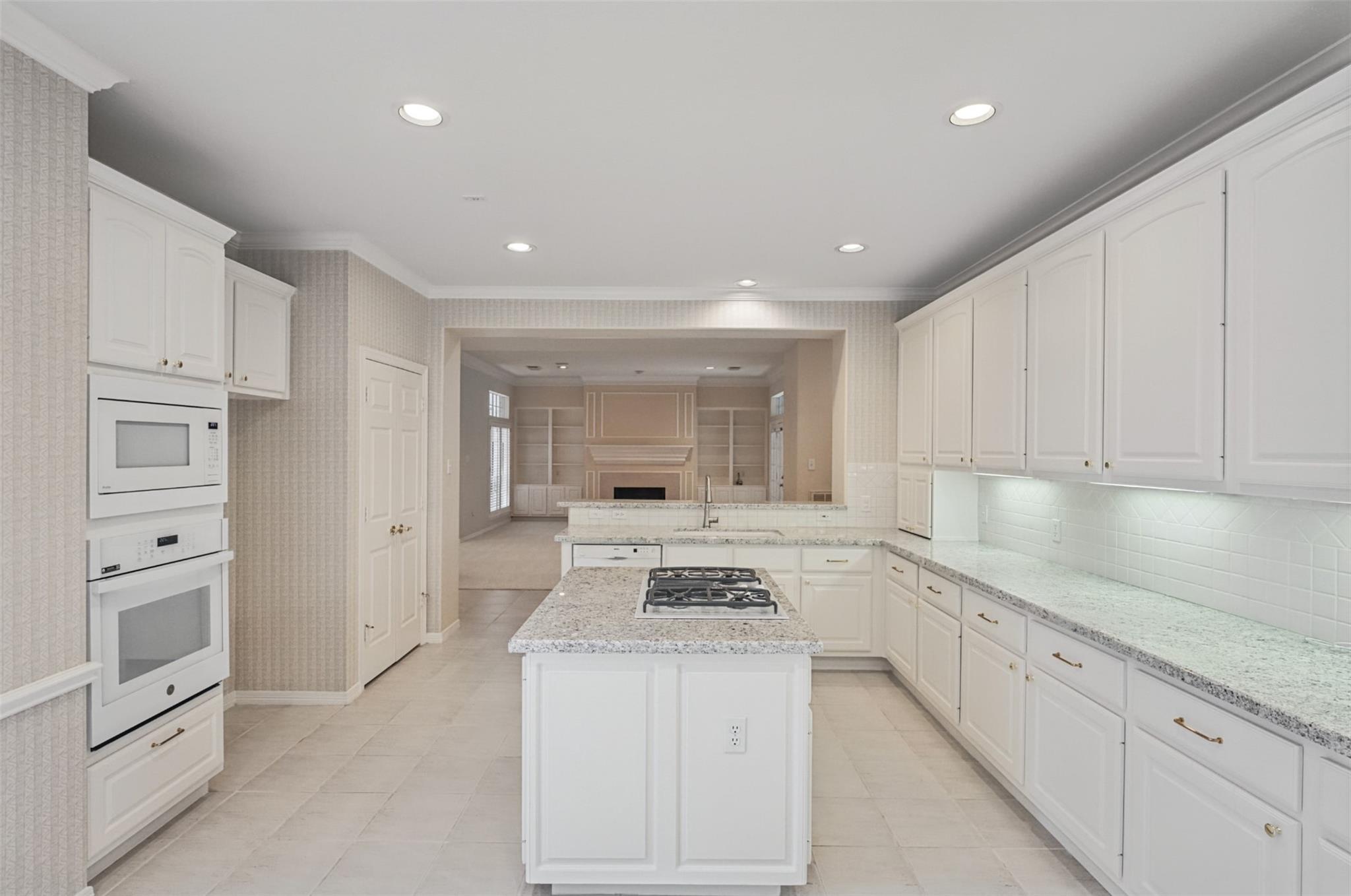 30 N Castlegreen Circle