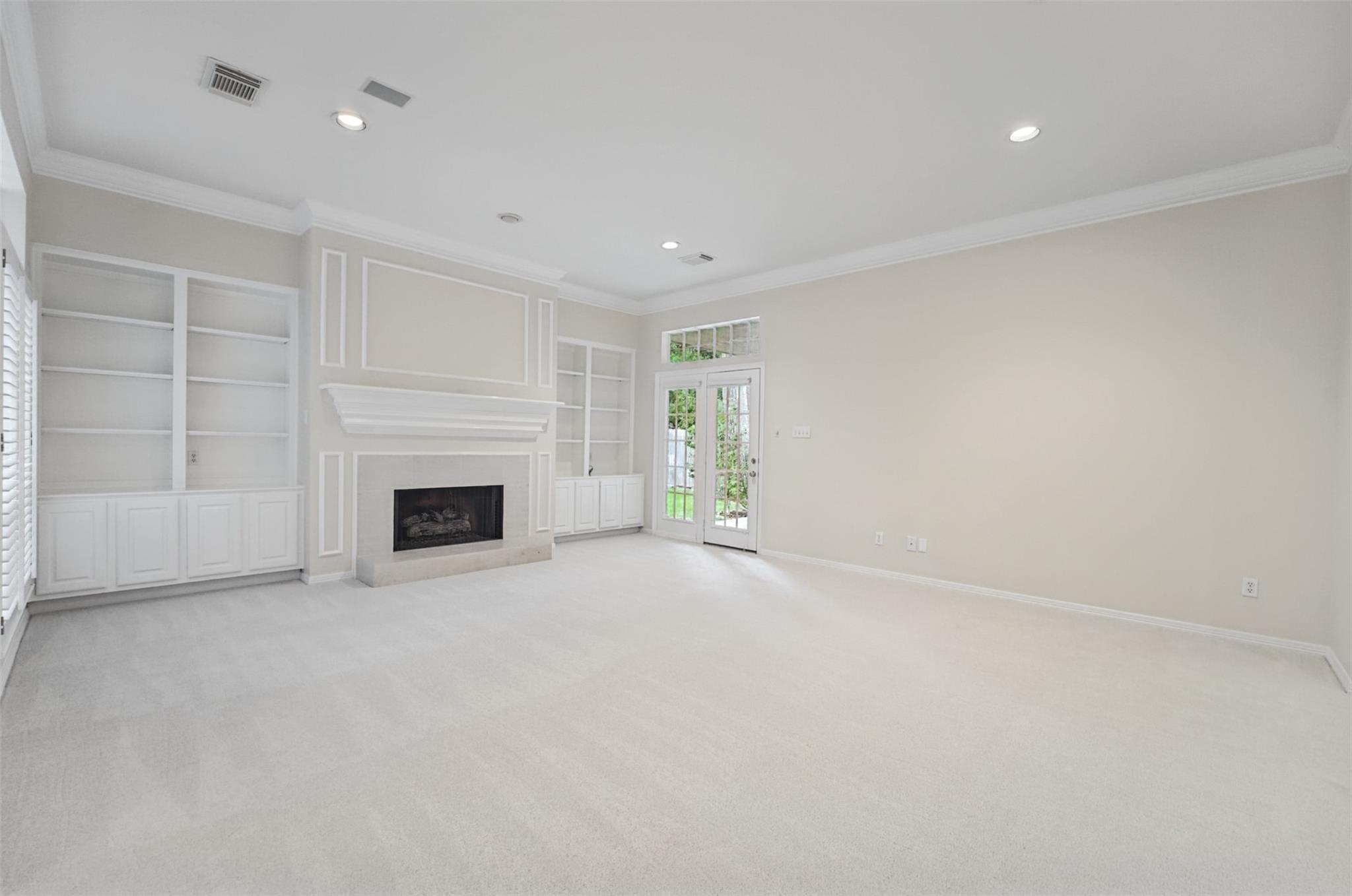 30 N Castlegreen Circle
