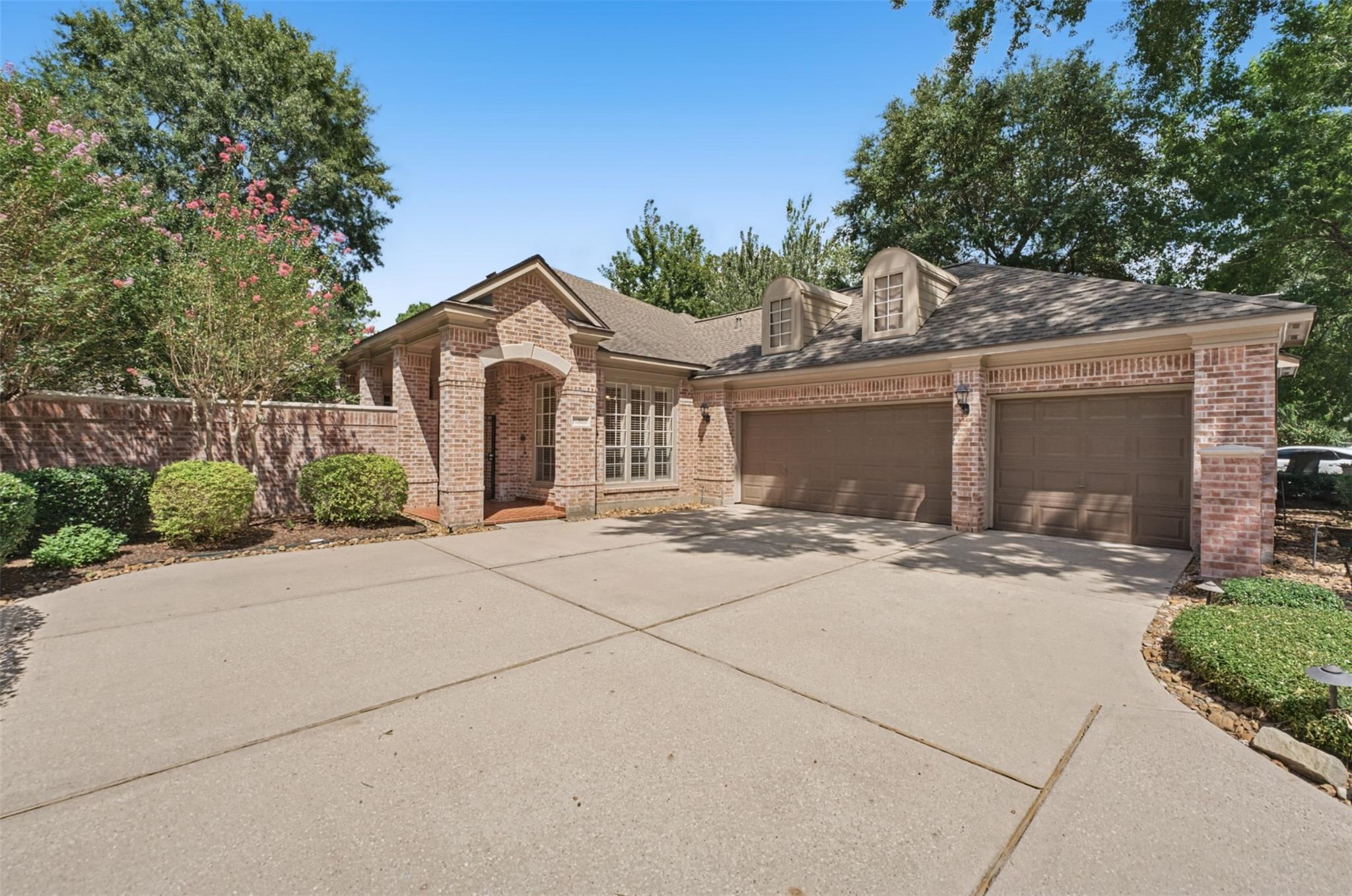 30 N Castlegreen Circle