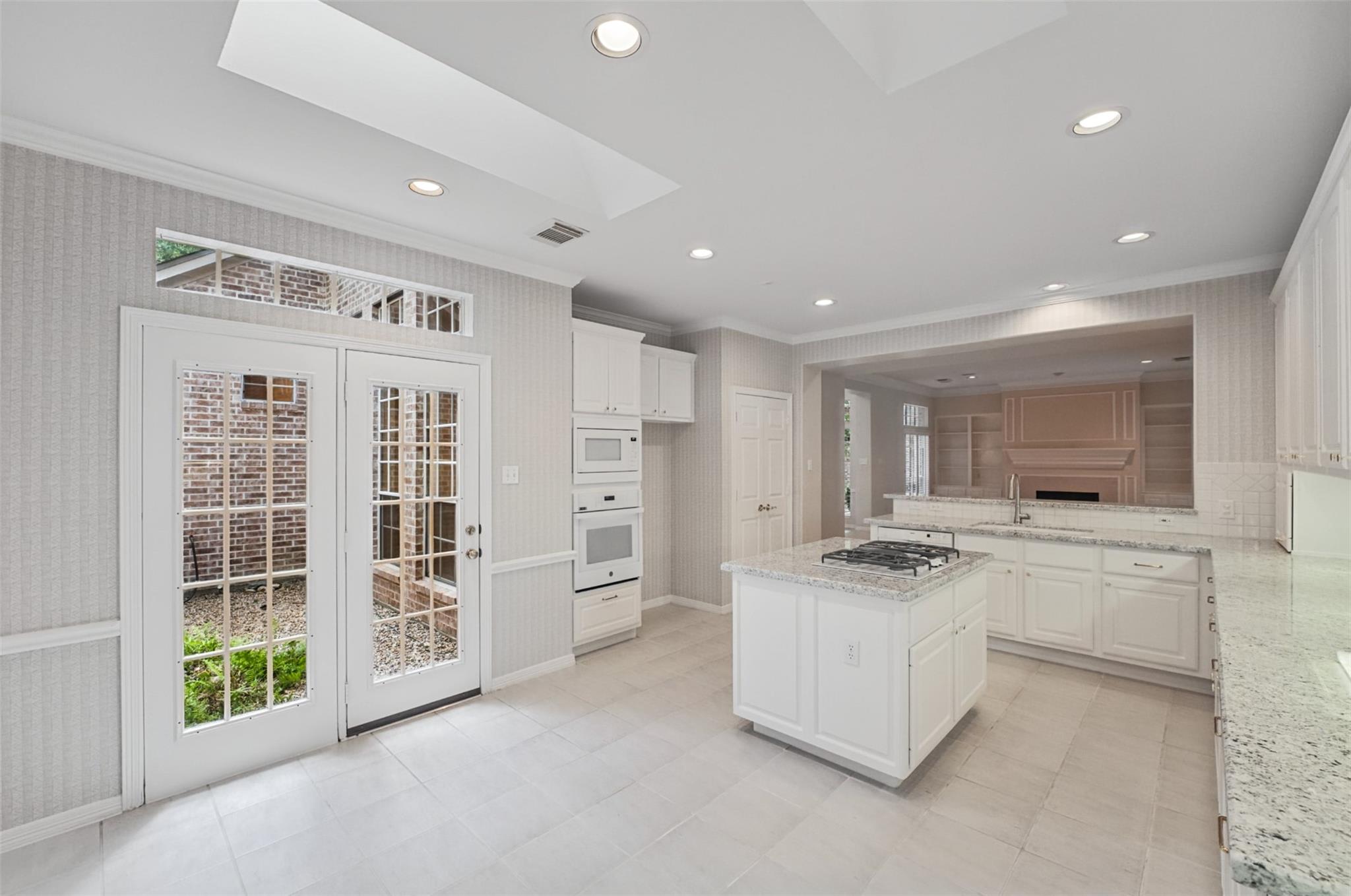 30 N Castlegreen Circle