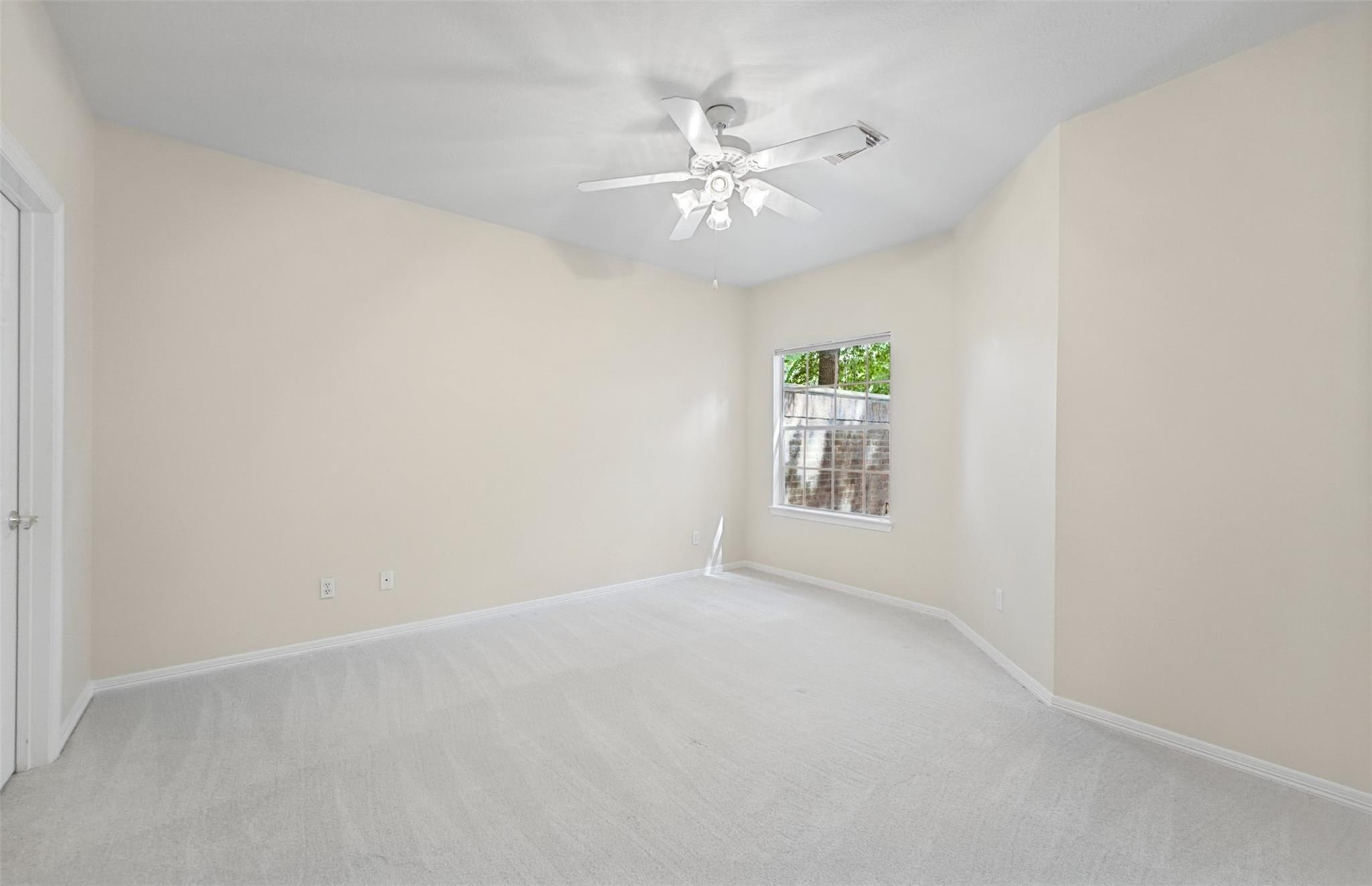 30 N Castlegreen Circle