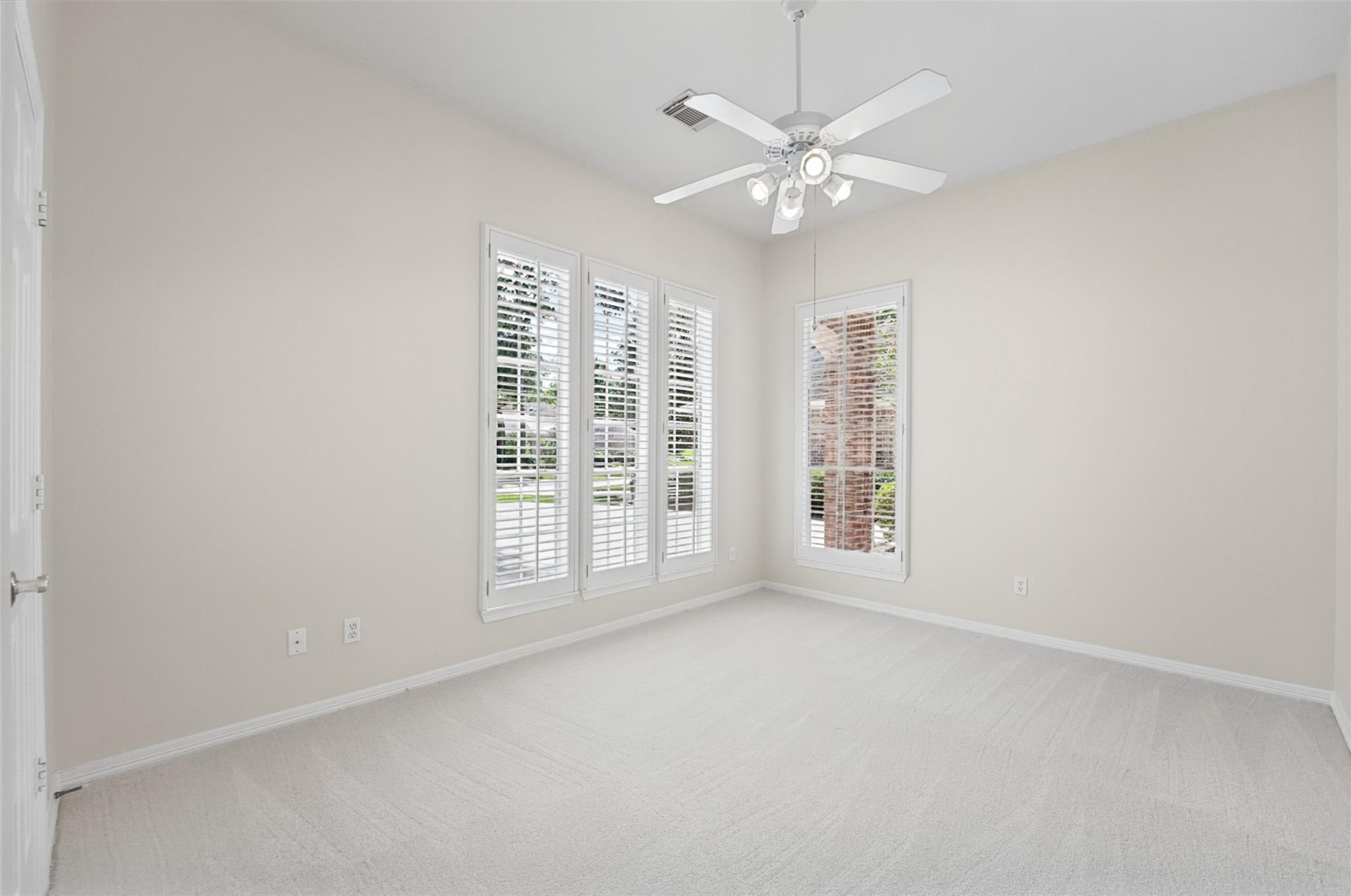 30 N Castlegreen Circle