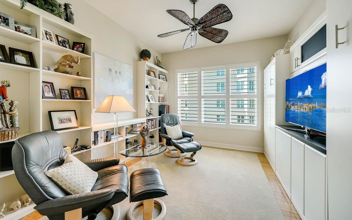 393 N POINT RD #801