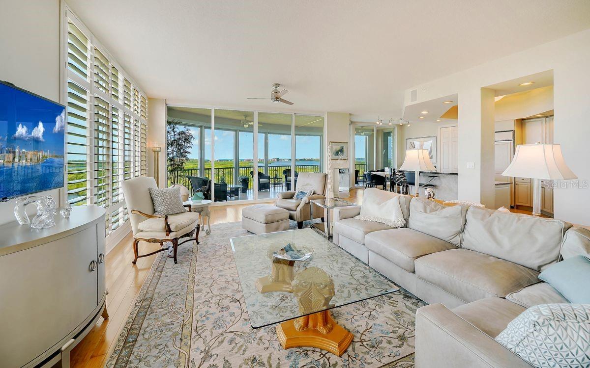 393 N POINT RD #801