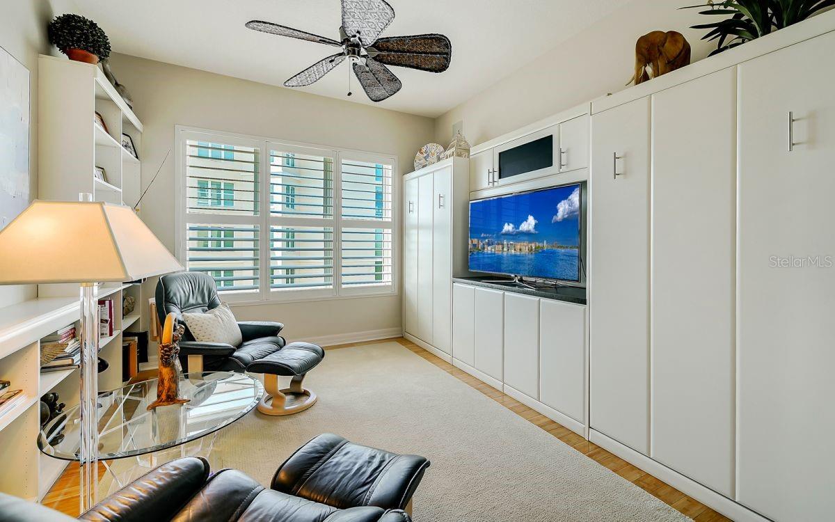 393 N POINT RD #801
