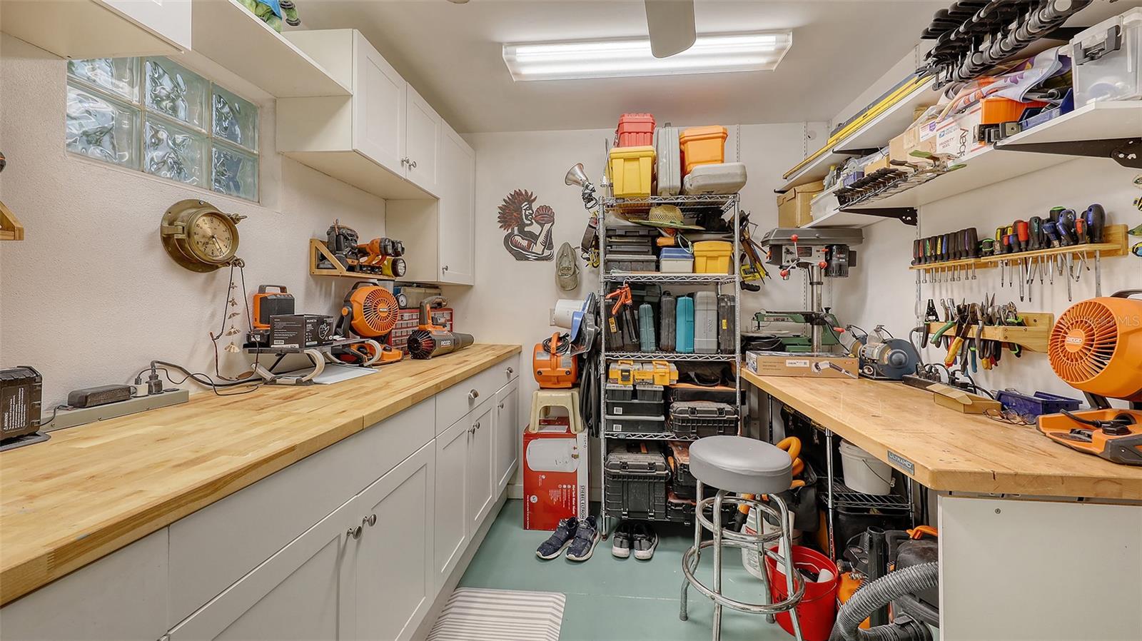 4941 COMMONWEALTH DR