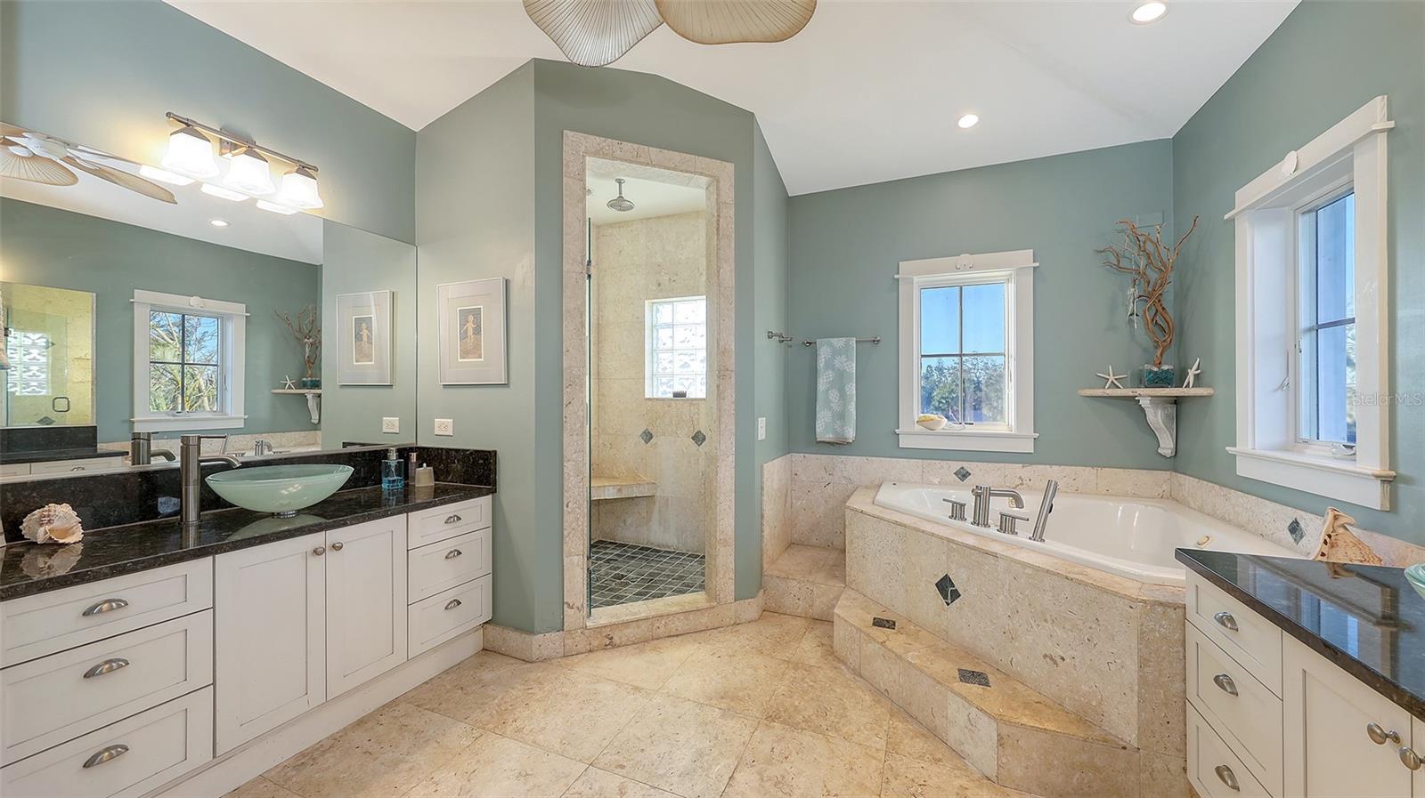 4941 COMMONWEALTH DR