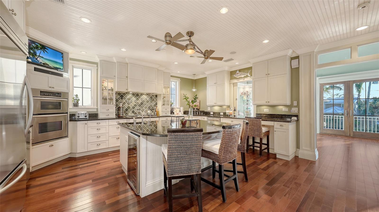 4941 COMMONWEALTH DR