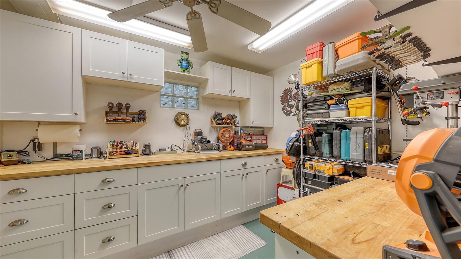 4941 COMMONWEALTH DR