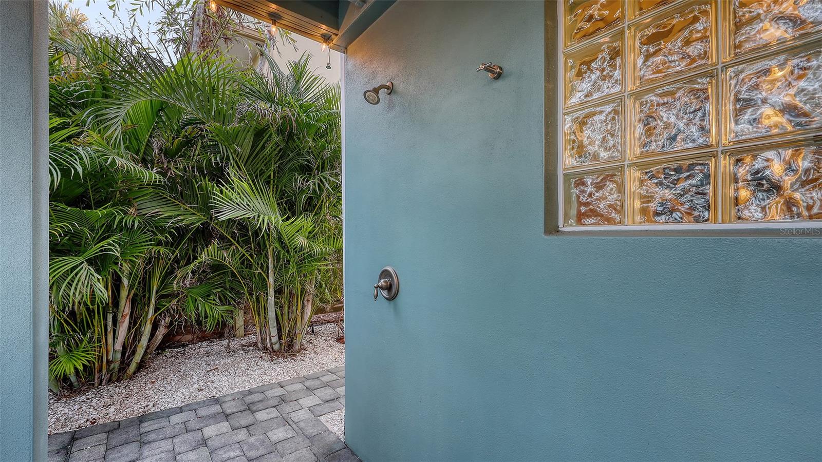 4941 COMMONWEALTH DR