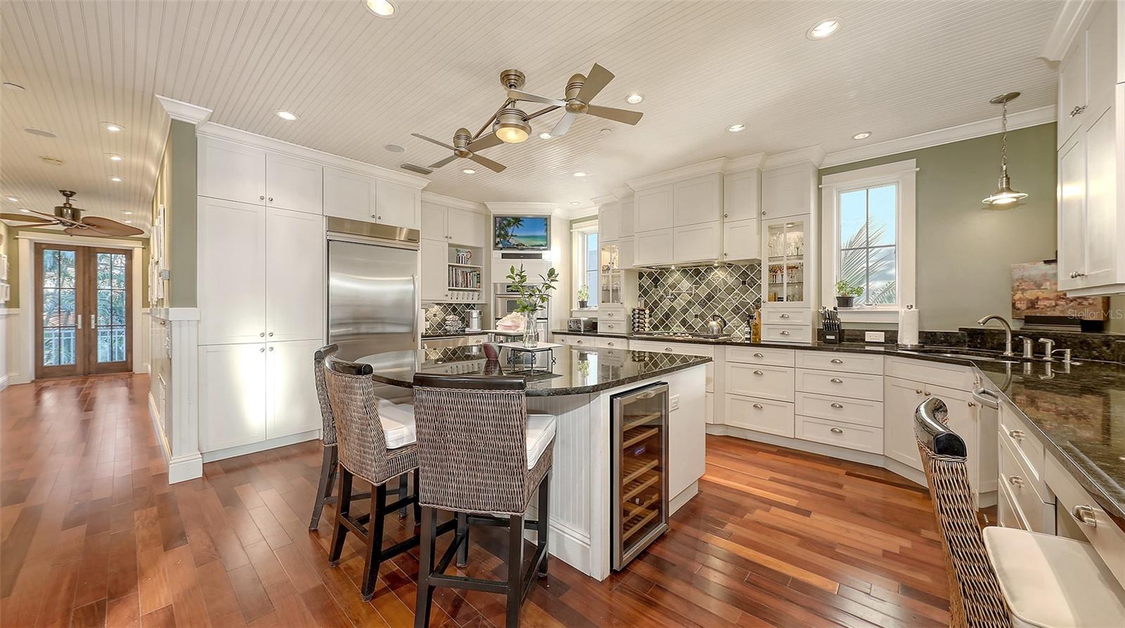 4941 COMMONWEALTH DR