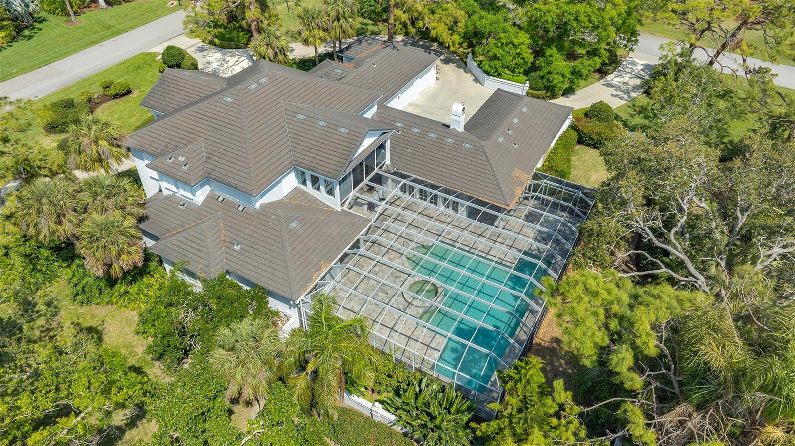 916 MACEWEN DR