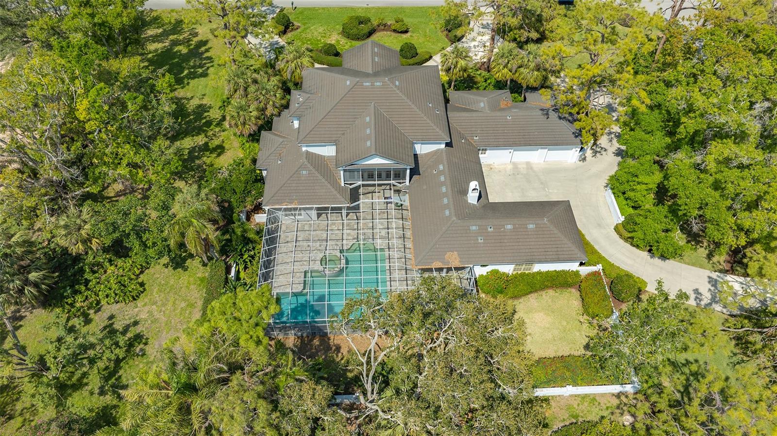916 MACEWEN DR