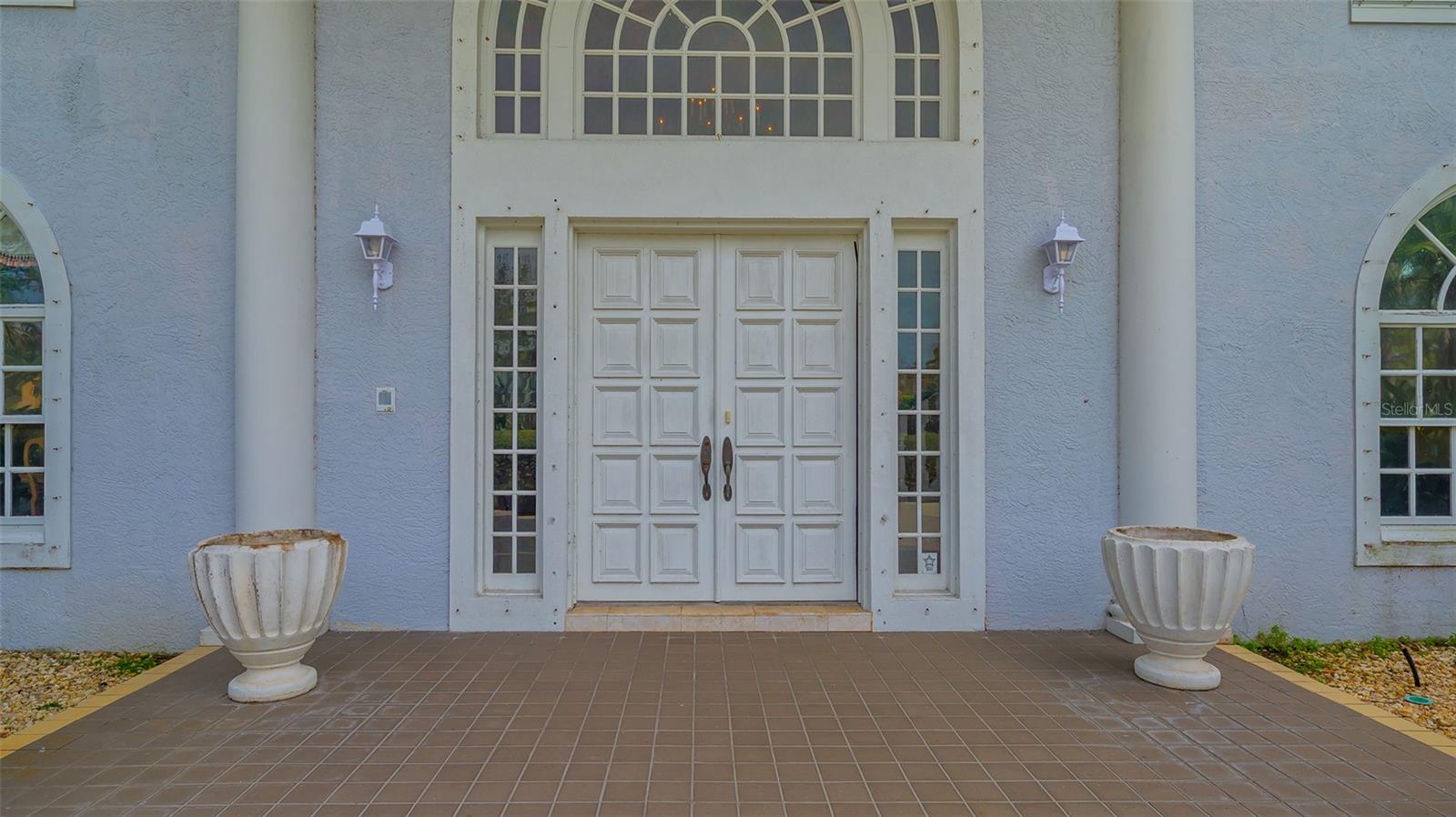 916 MACEWEN DR