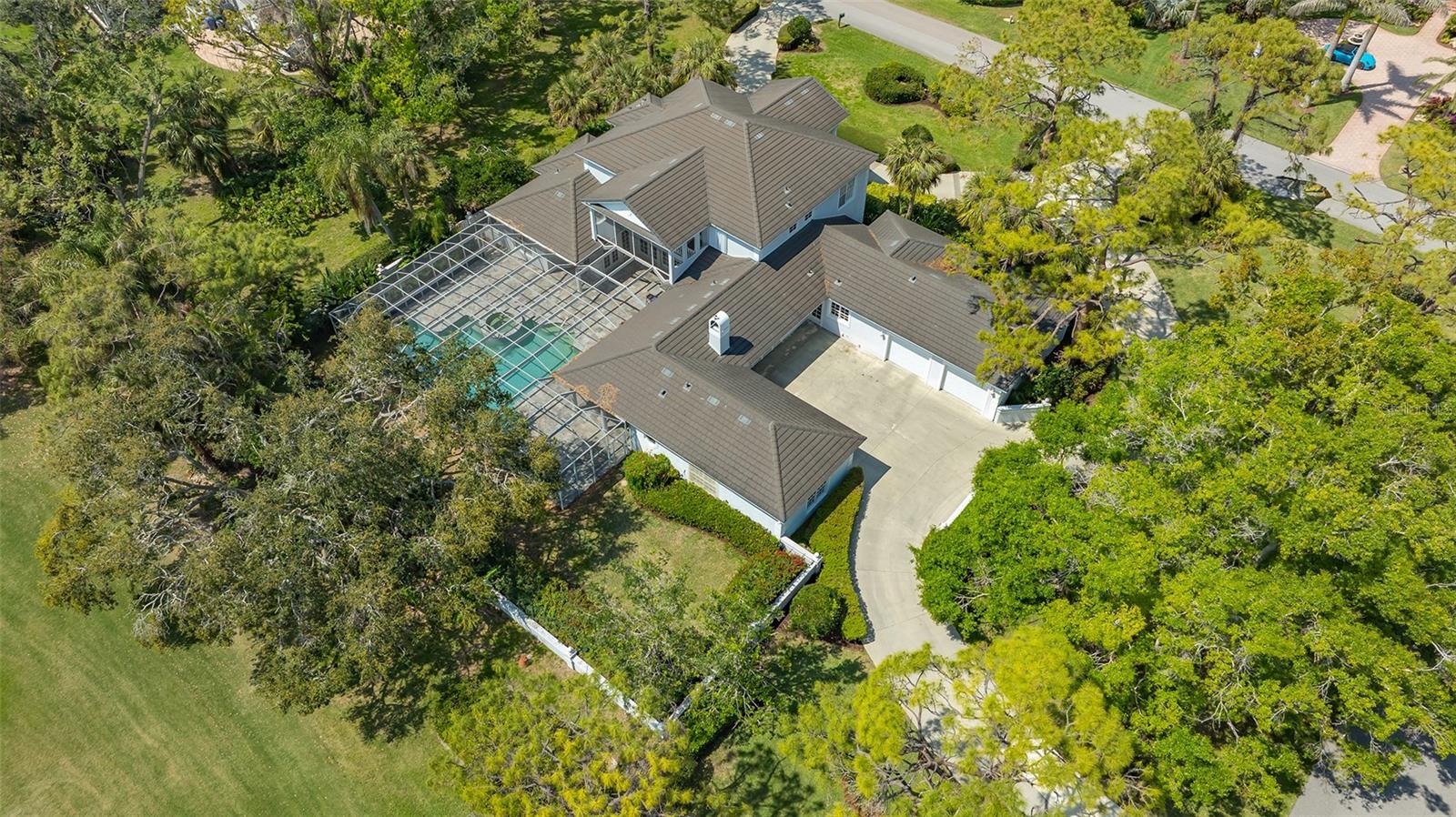 916 MACEWEN DR