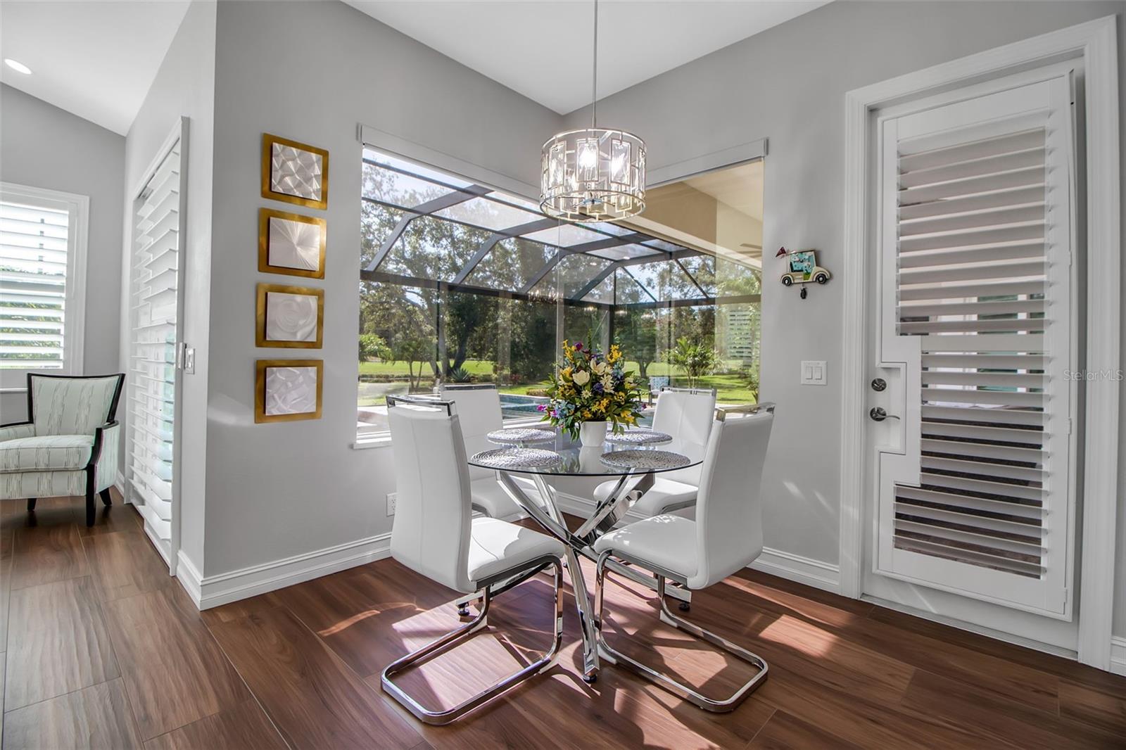 462 E MACEWEN DR
