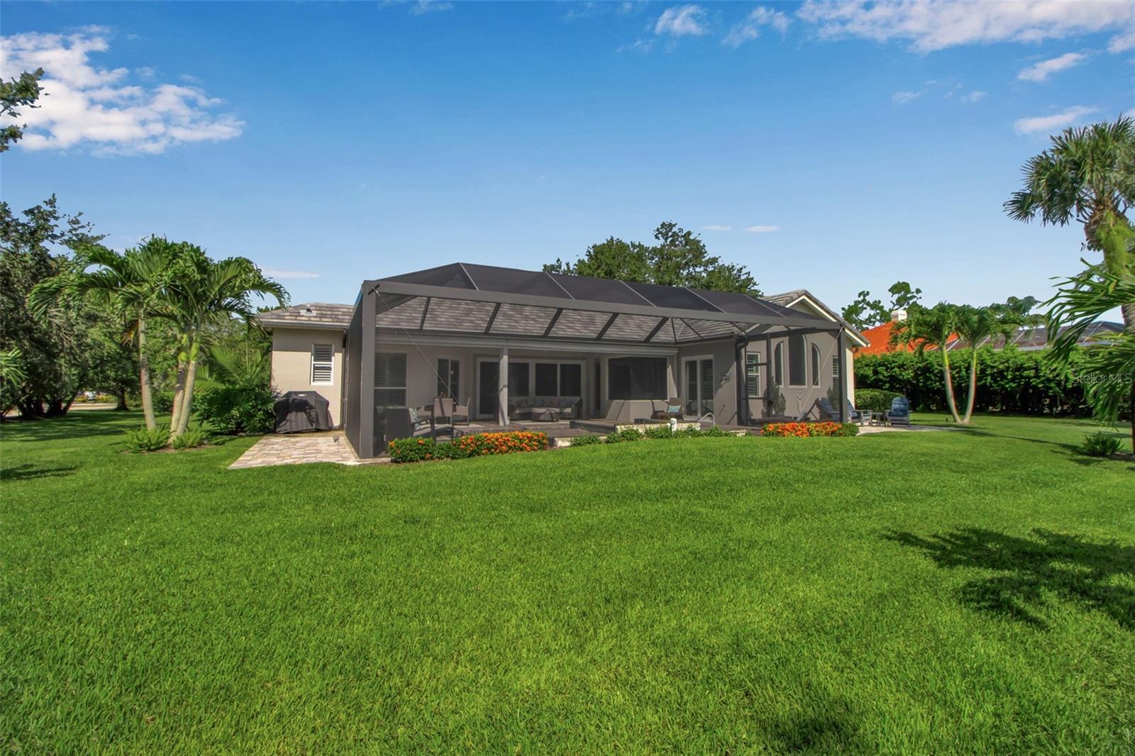 462 E MACEWEN DR