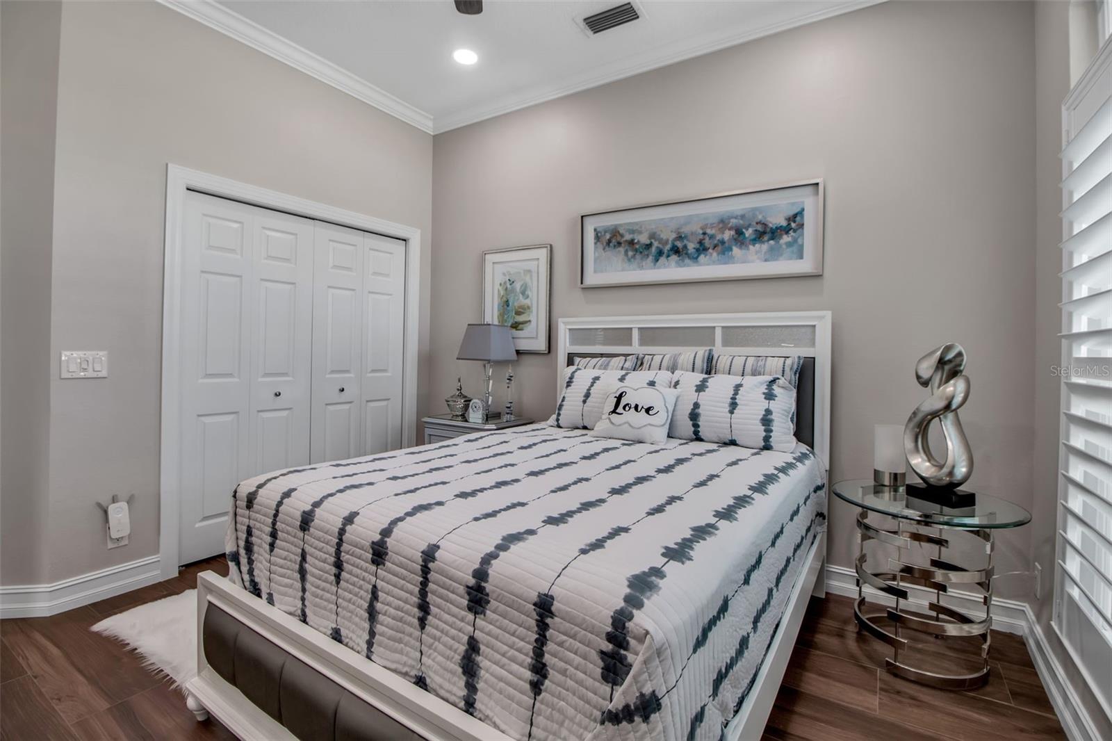 462 E MACEWEN DR