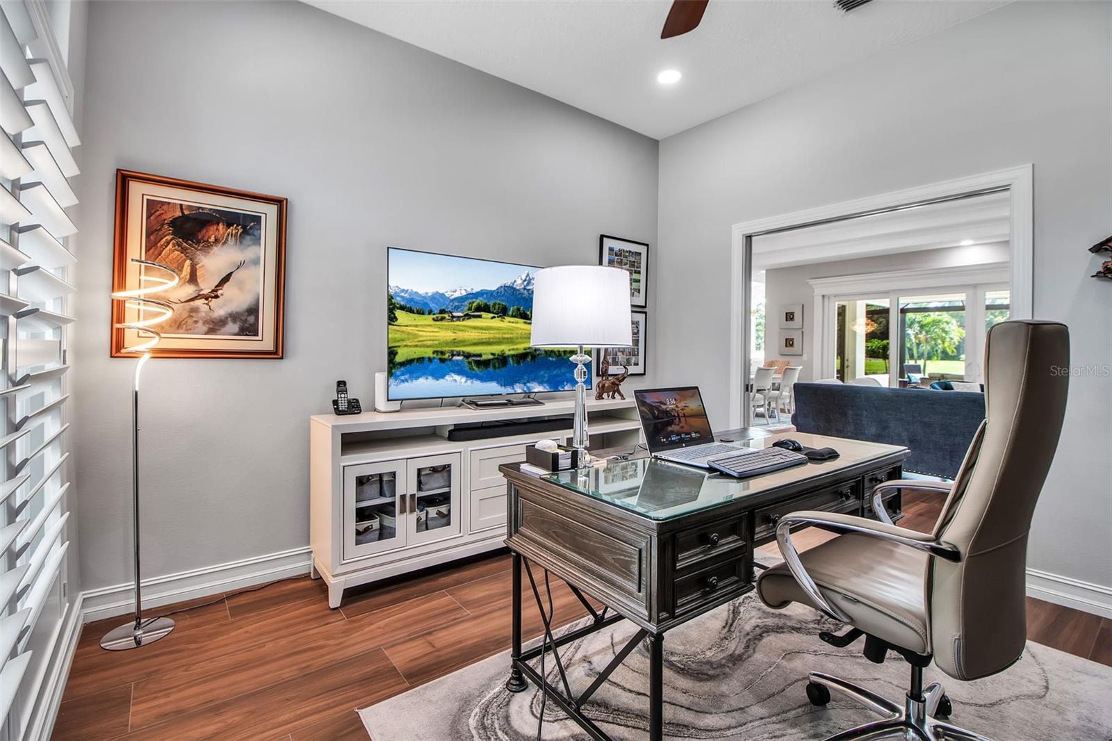 462 E MACEWEN DR
