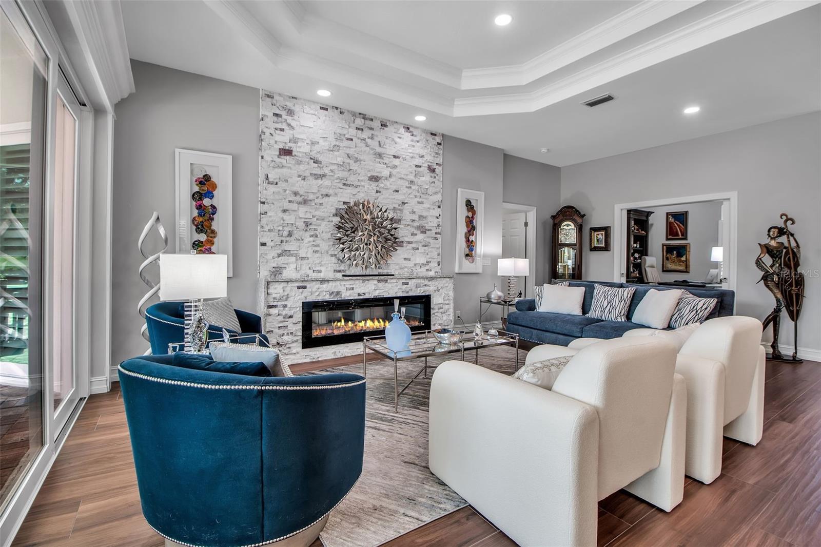 462 E MACEWEN DR