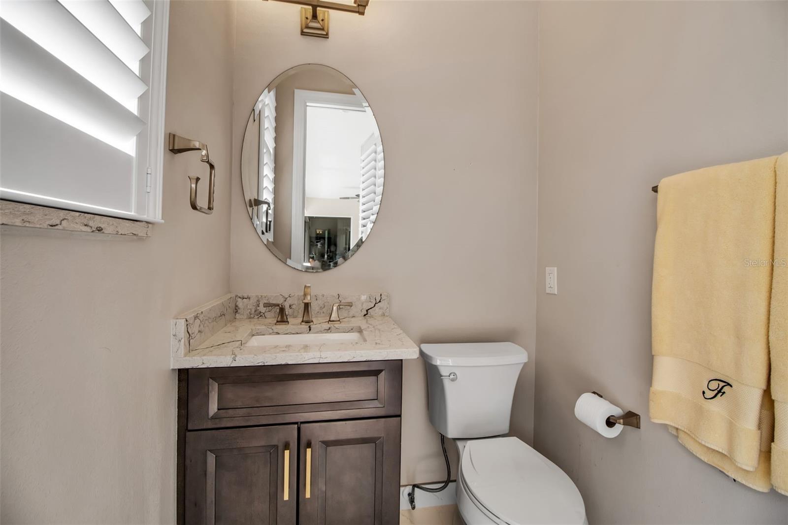 462 E MACEWEN DR