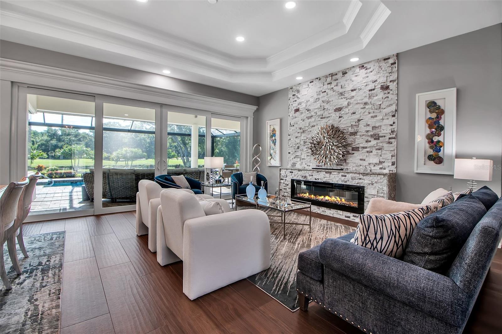 462 E MACEWEN DR