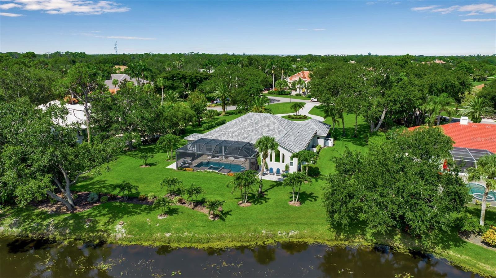 462 E MACEWEN DR