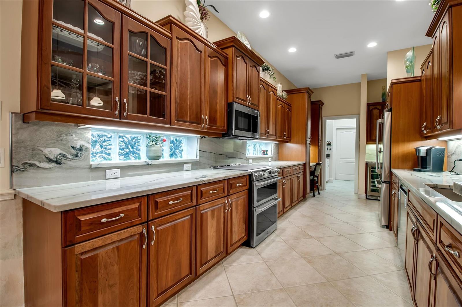 21 BAYHEAD LN