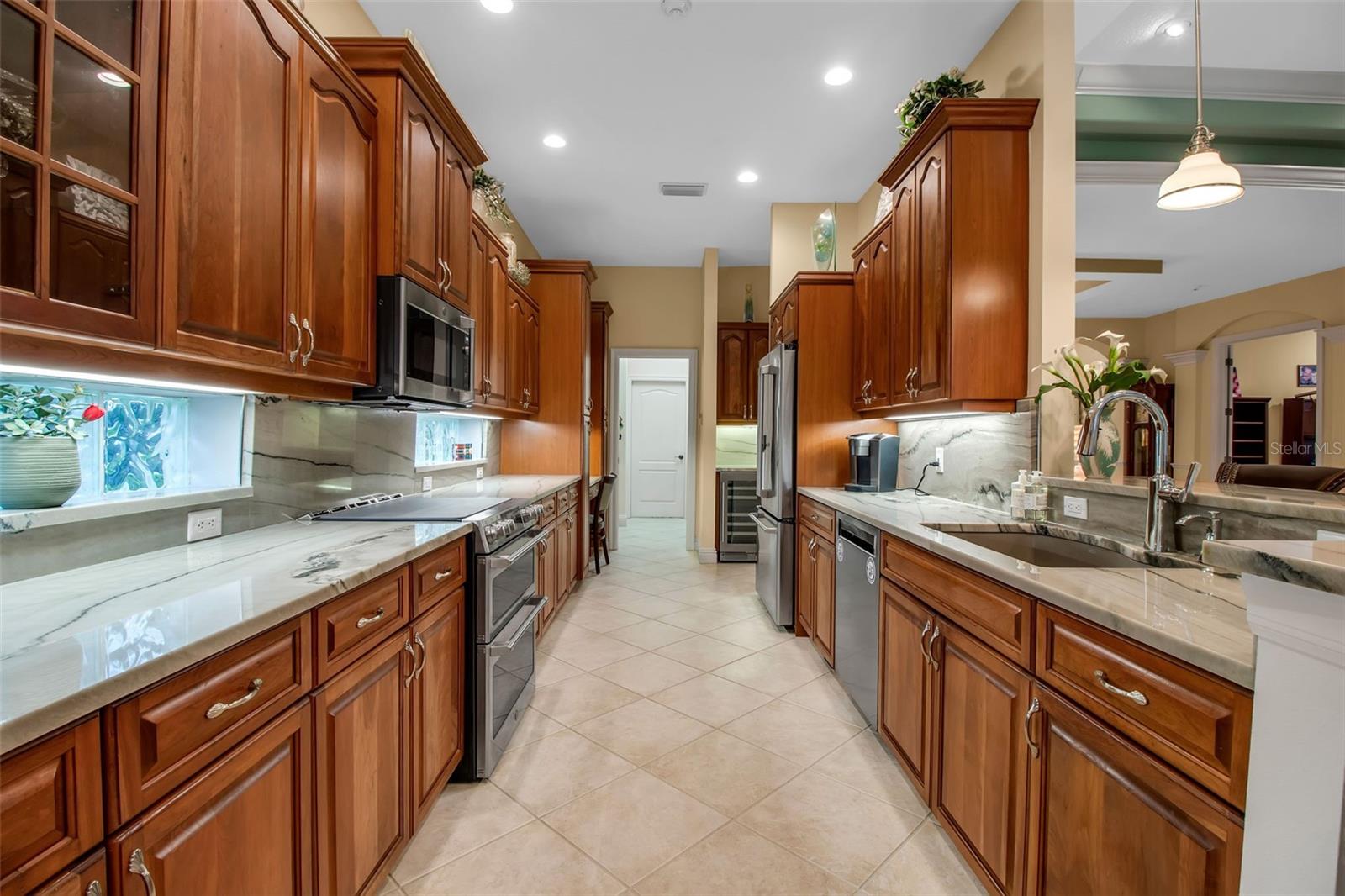 21 BAYHEAD LN