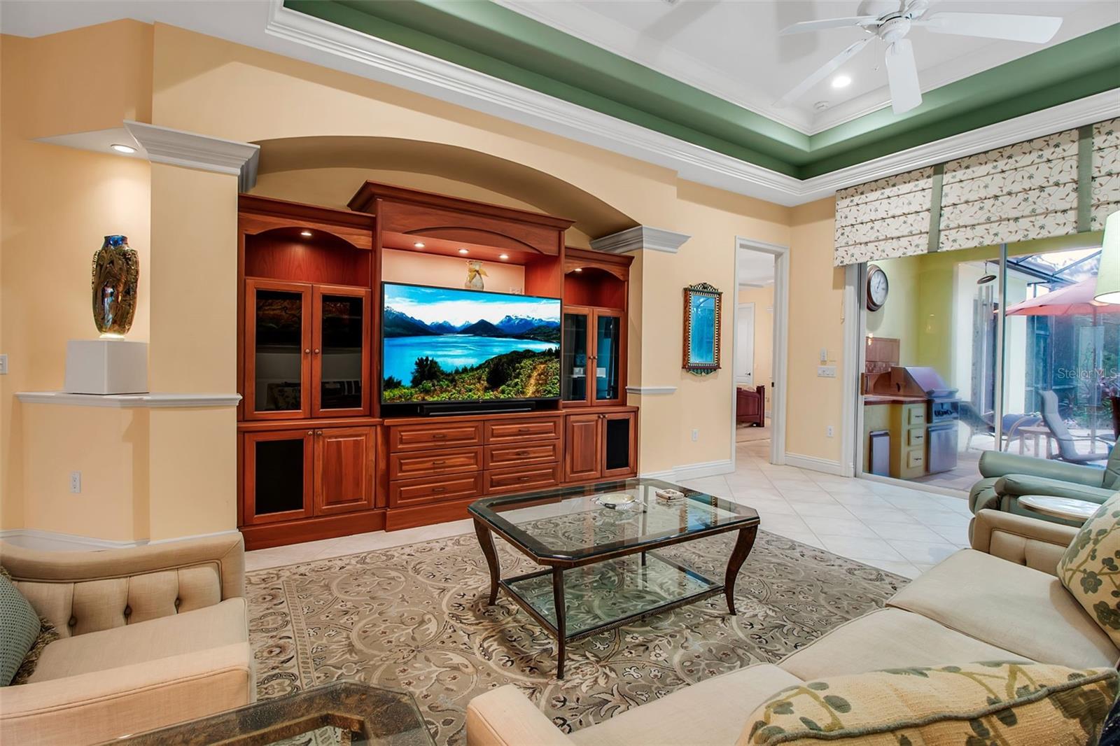 21 BAYHEAD LN