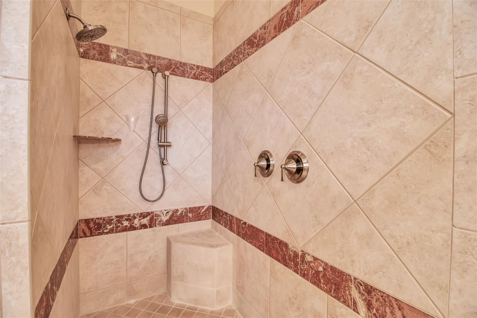 21 BAYHEAD LN