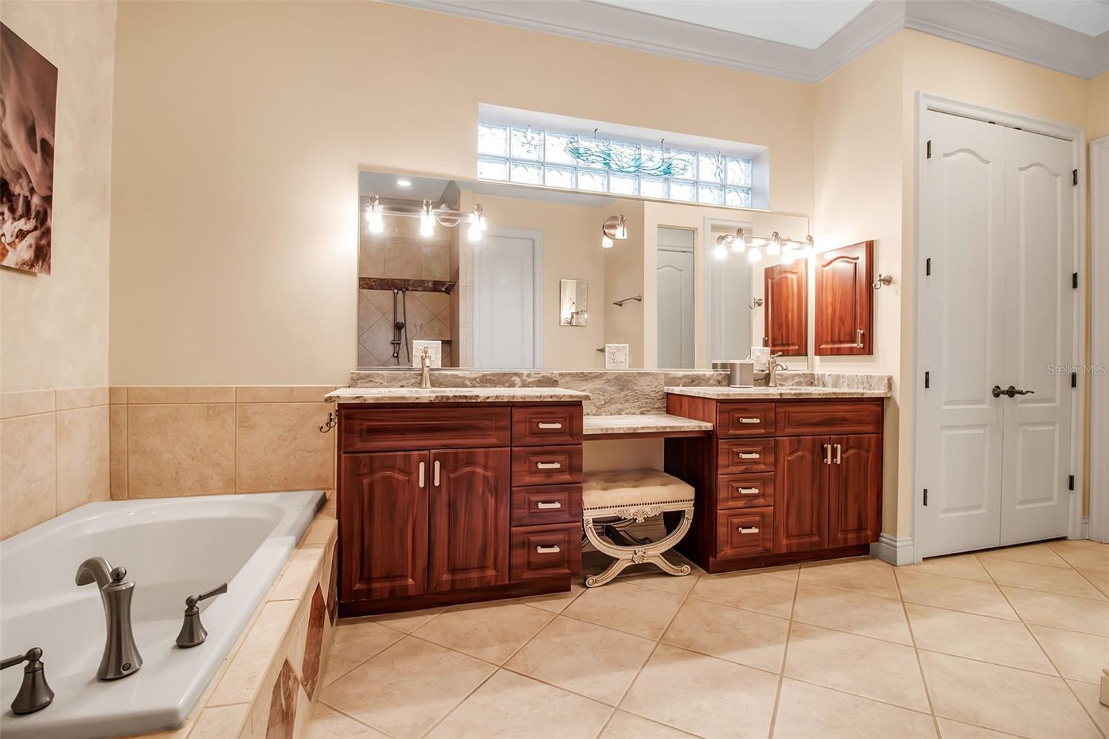 21 BAYHEAD LN
