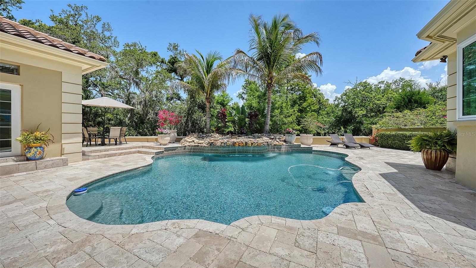 422 BLUE GARDEN LN