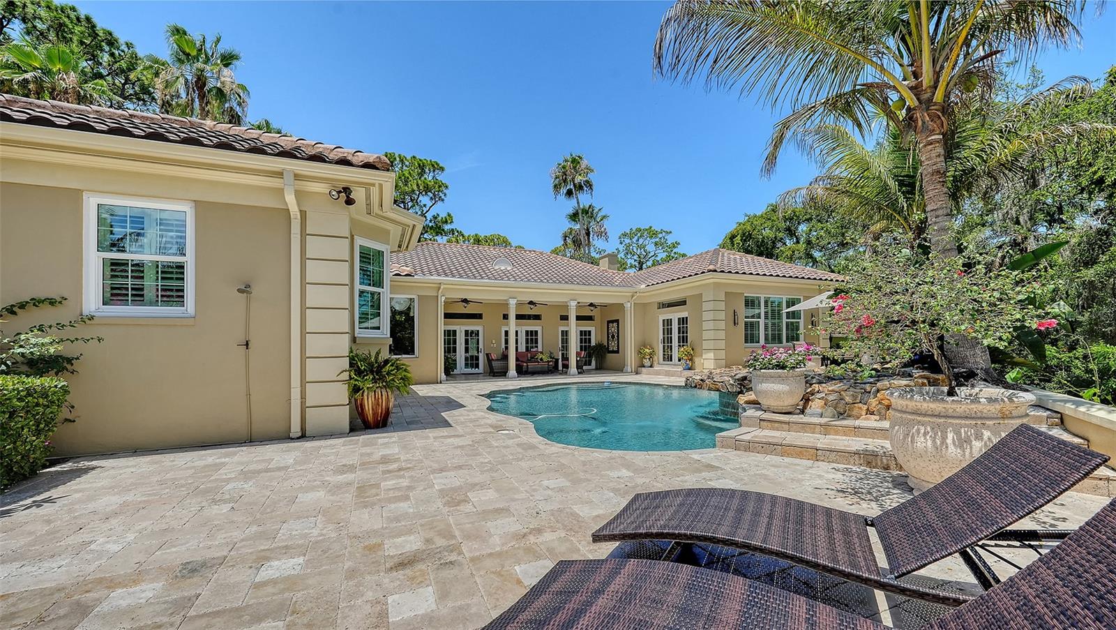 422 BLUE GARDEN LN