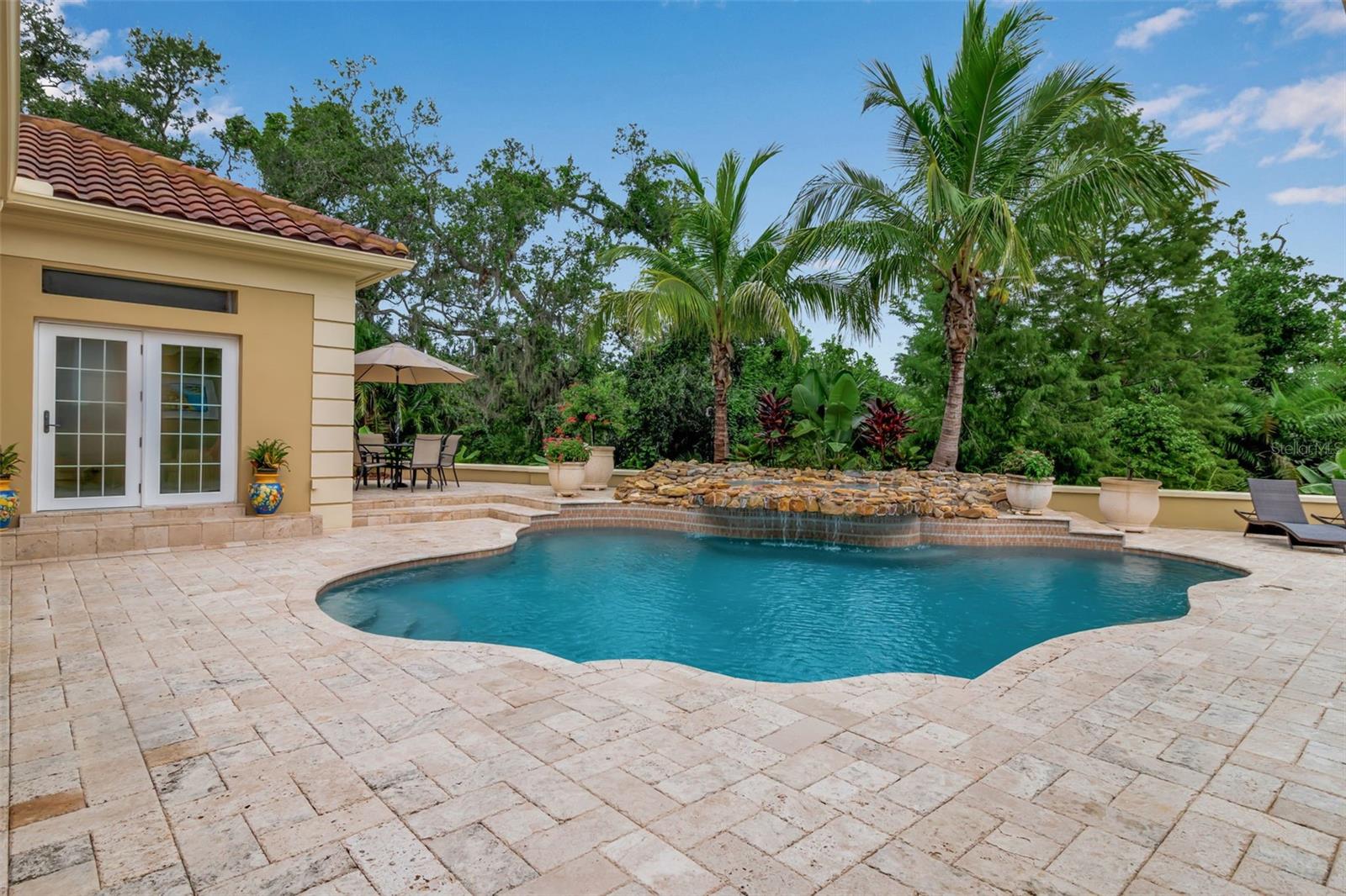 422 BLUE GARDEN LN